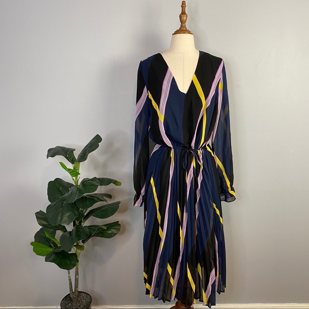 Anthropologie Dress Pleated Bottom Half Size M - Picture 2 of 8
